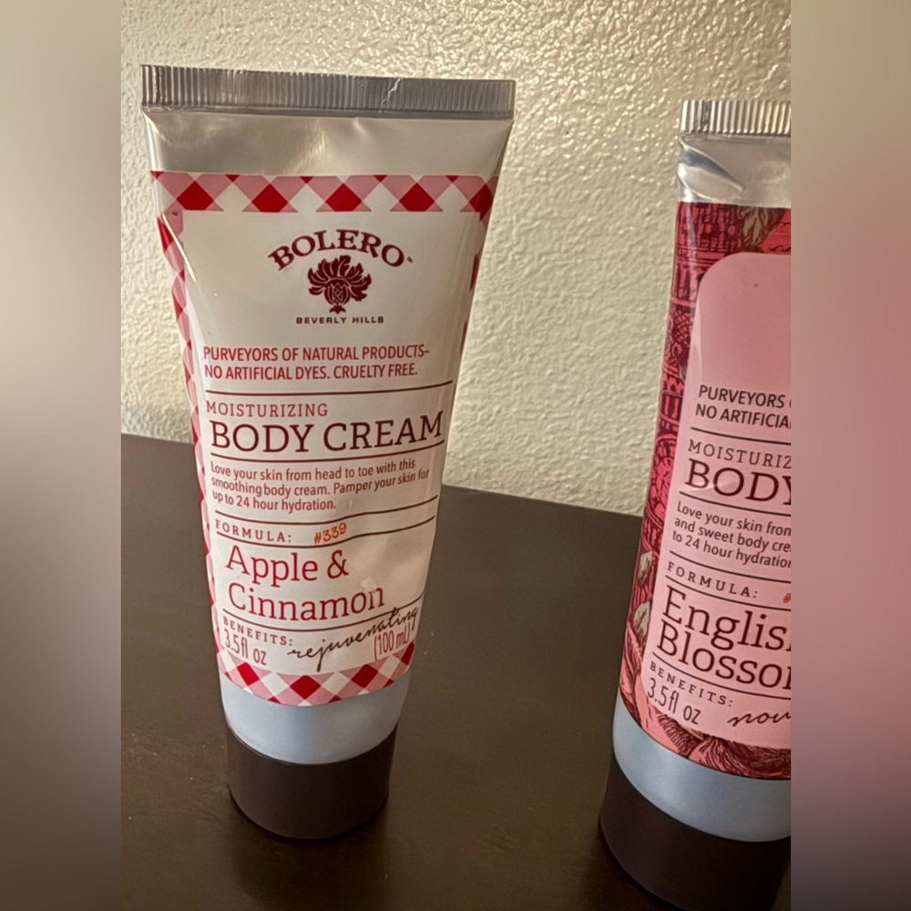 Bolero Beverly Hills Moisturizing Body Cream Duo | English Rose + Apple Cinnamon - Picture 3 of 4